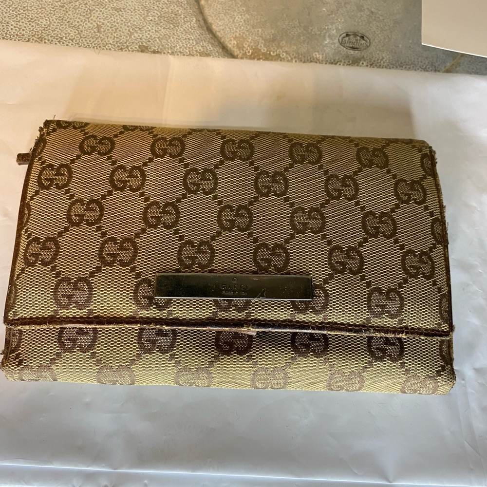 Gucci Tan and Brown Monogram Wallet - Picture 16 of 16